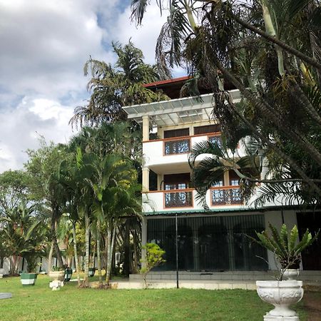 Amani Lake Resort Panadura Extérieur photo