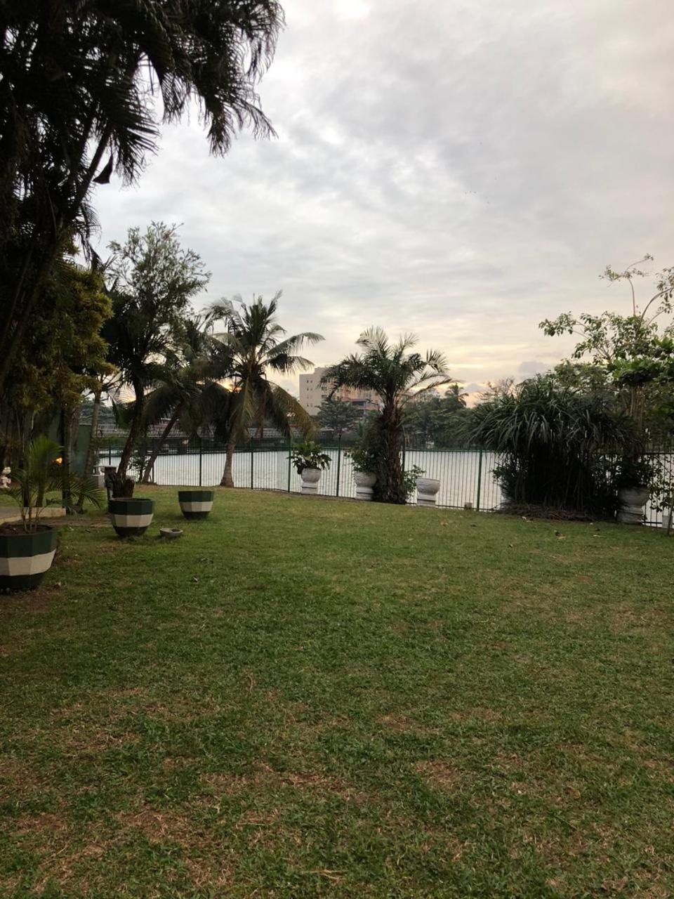 Amani Lake Resort Panadura Extérieur photo